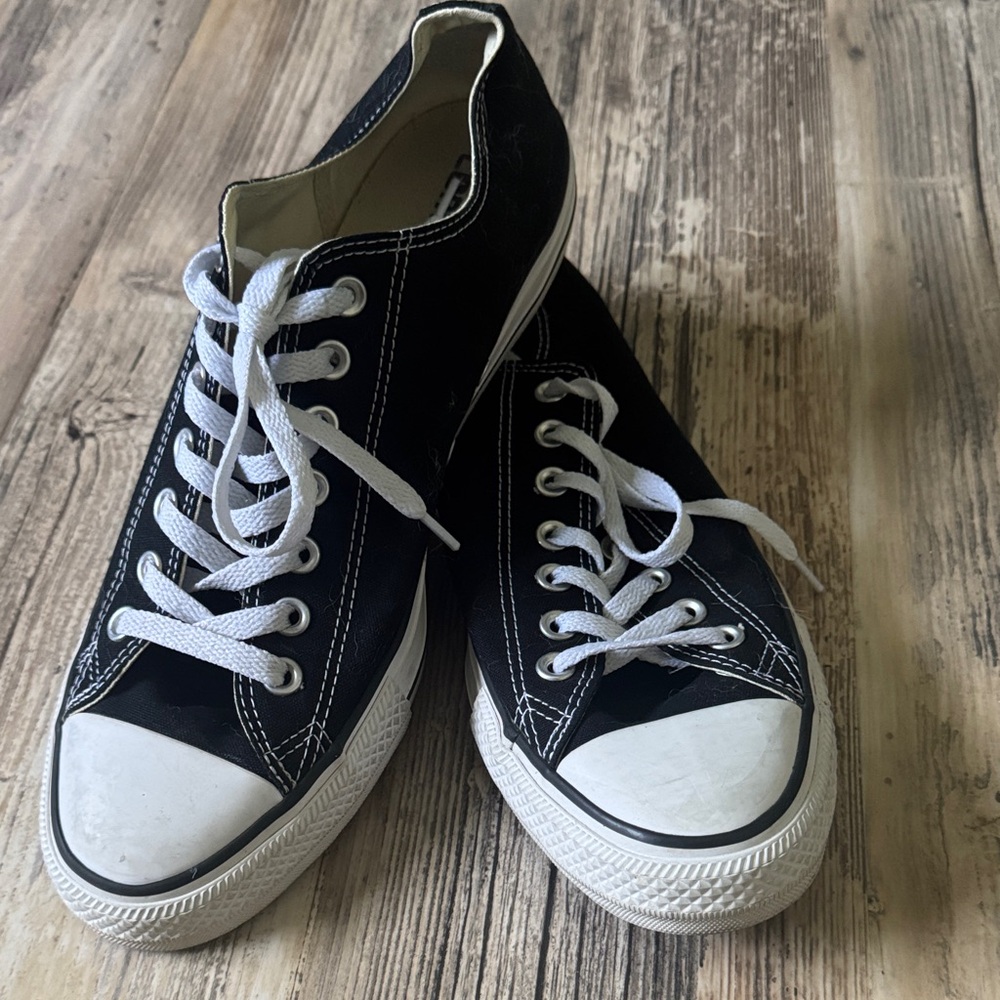 Classic Black and White Converse Canvas Sneakers size 9.5men/11.5women